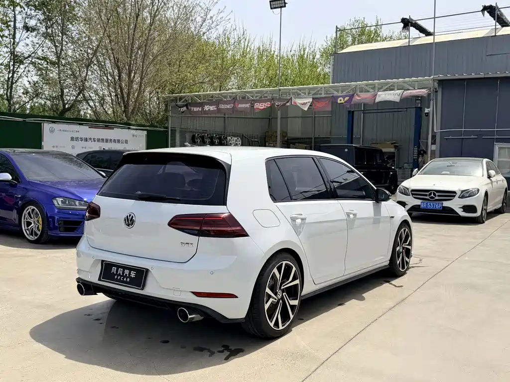 Volkswagen Golf GTI 2018 — фото 4