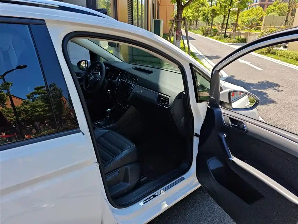Volkswagen Touran 2018 — фото 20