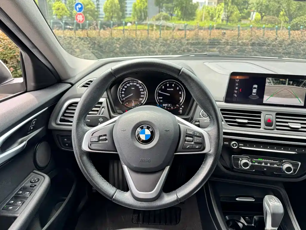 BMW 1 Series 2019 — фото 10