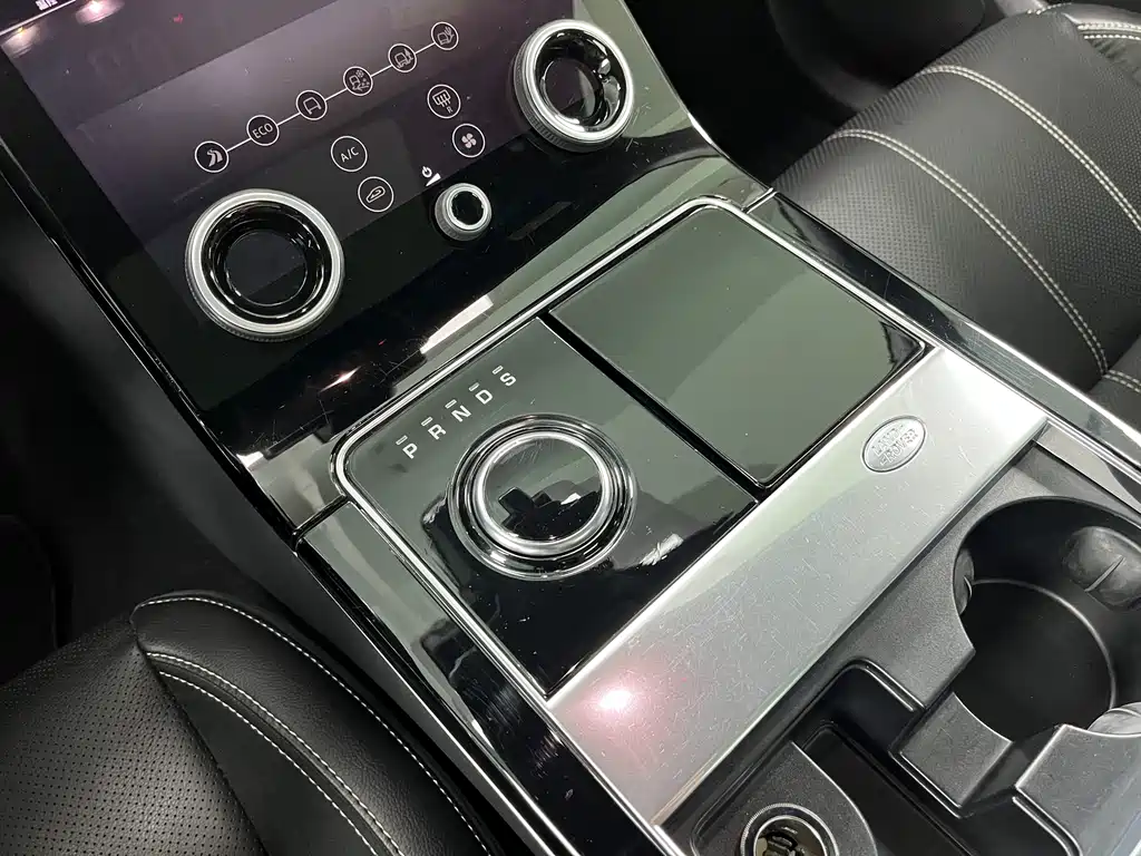 Land Rover Velar 2019 — фото 15