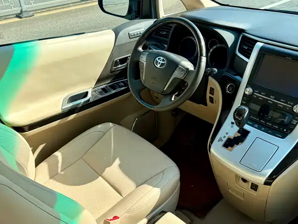 Toyota Alphard 2012