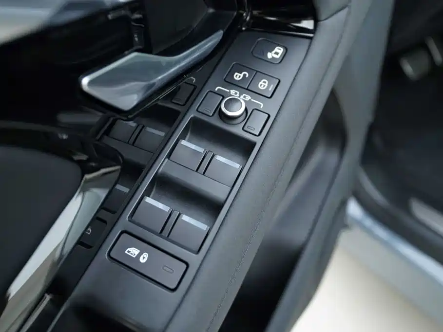 Land Rover Range Rover Evoque 2021 — фото 12
