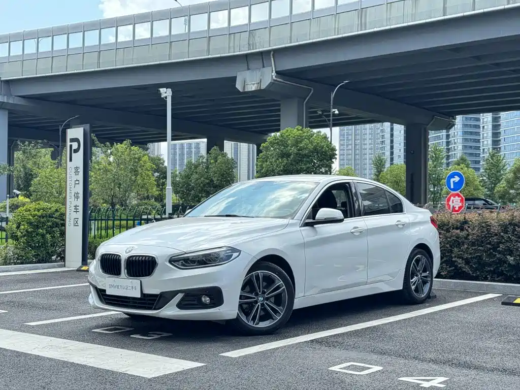 BMW 1 Series 2019 — фото 1