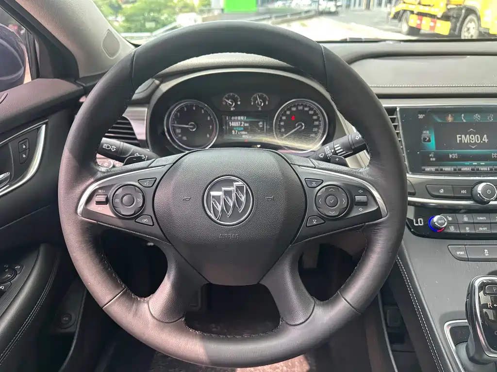 Buick LaCrosse 2018 — фото 20