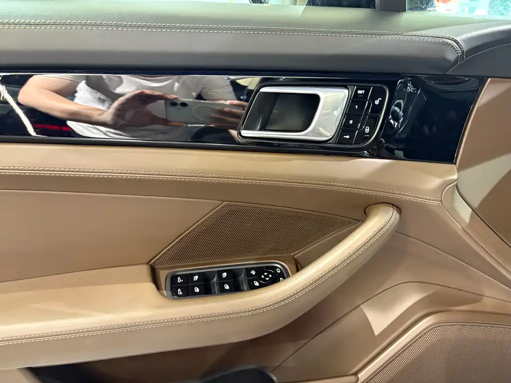Porsche Panamera 2018 — фото 16