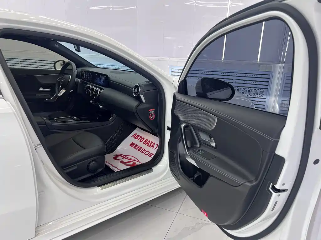 Mercedes-Benz A-Class 2024 — фото 16