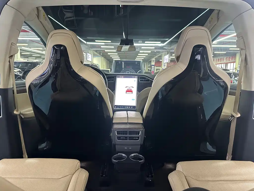 Tesla Model X 2016 — фото 18