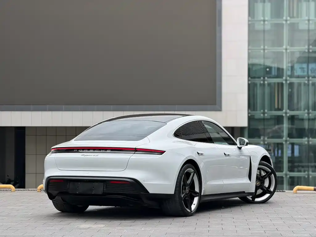 Porsche Taycan 2021 — фото 3