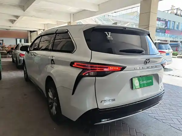 Toyota Sienna 2025