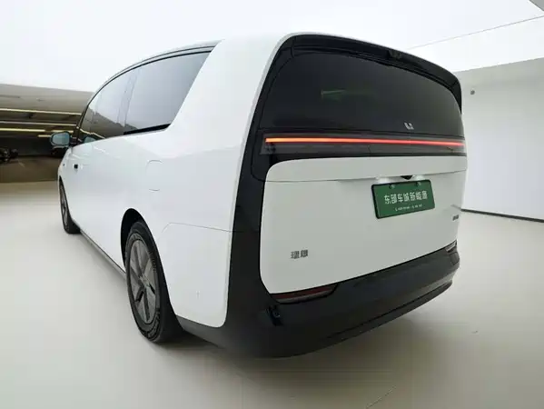 Li Auto MEGA 2025