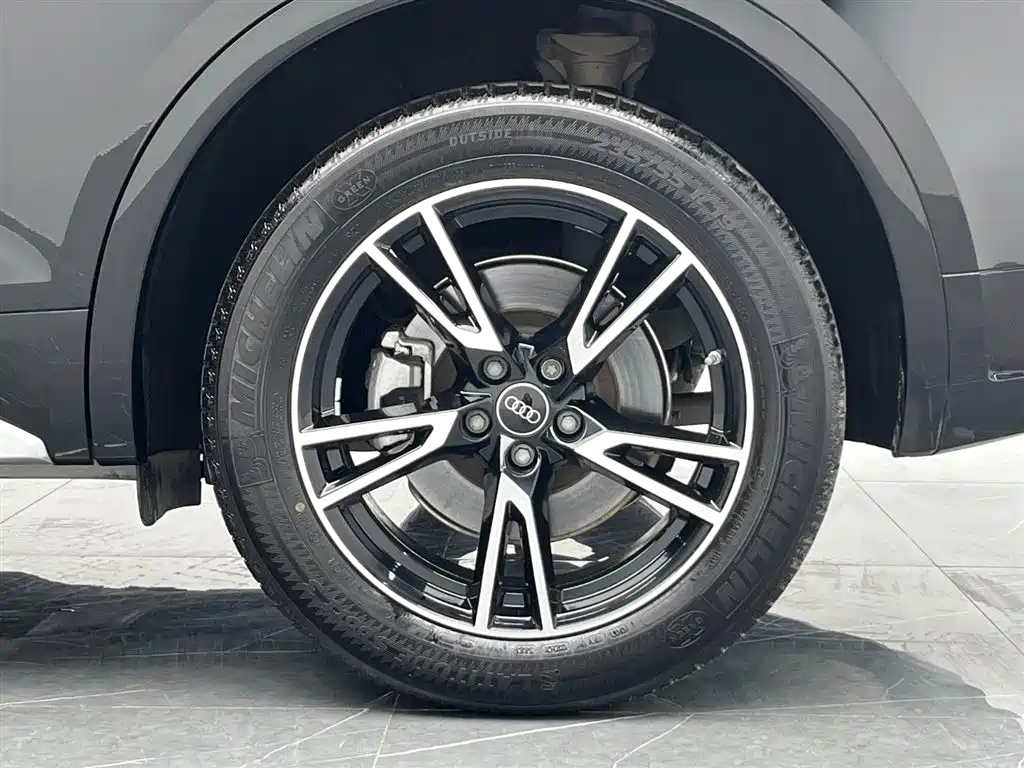 Audi Q5L 2023 — фото 28