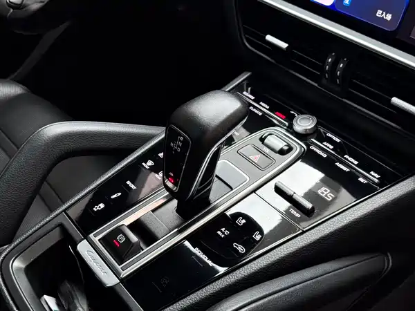 Porsche Cayenne 2021