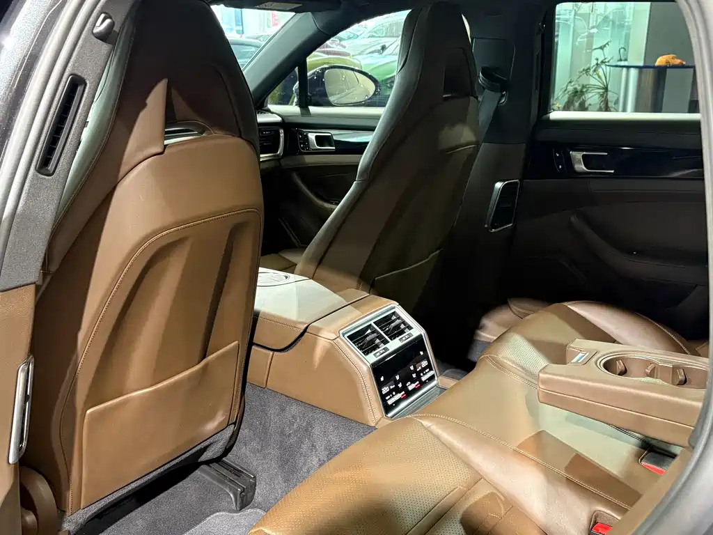 Porsche Panamera 2018 — фото 11