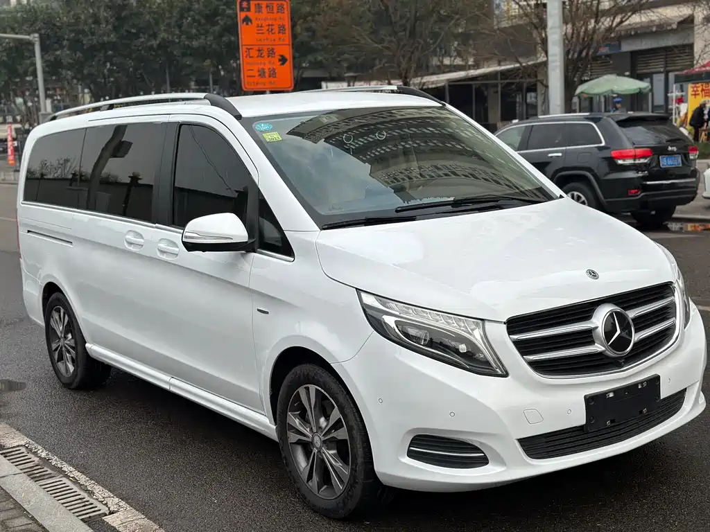 Mercedes-Benz V-Class 2017 — фото 11