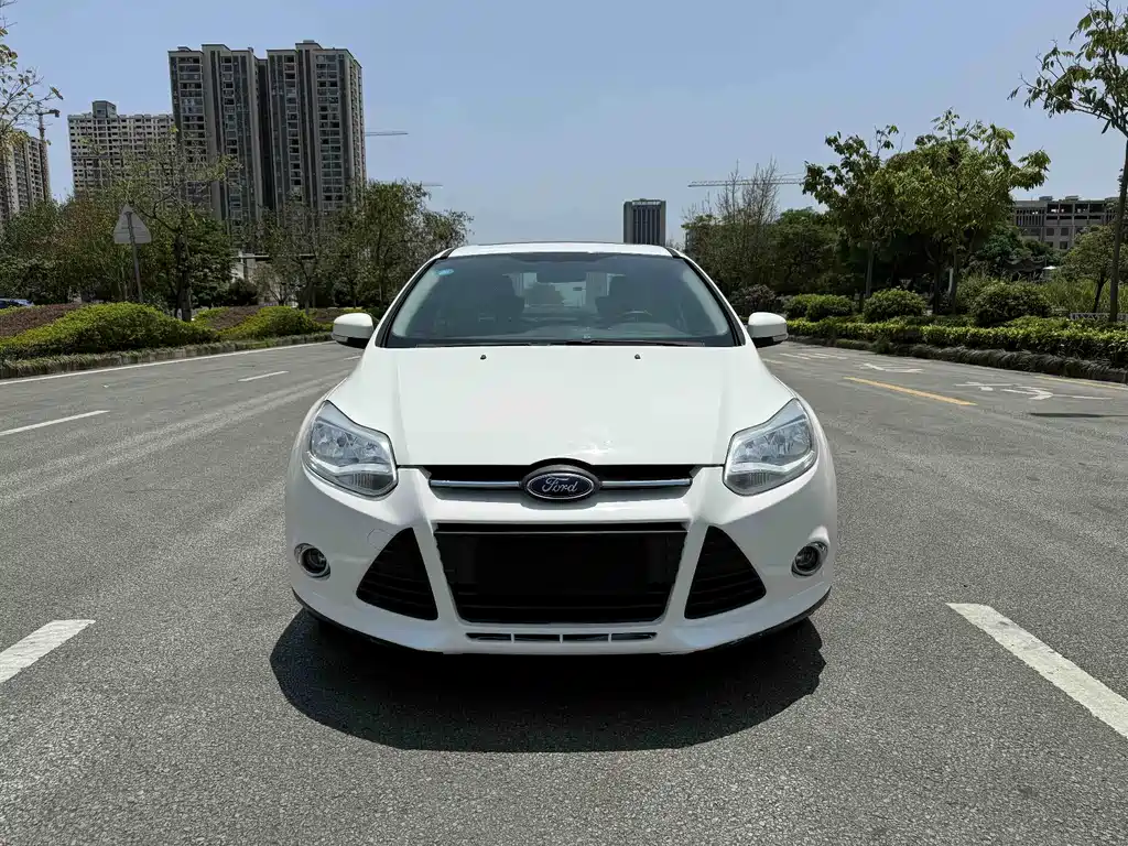Ford Focus 2014 — фото 2