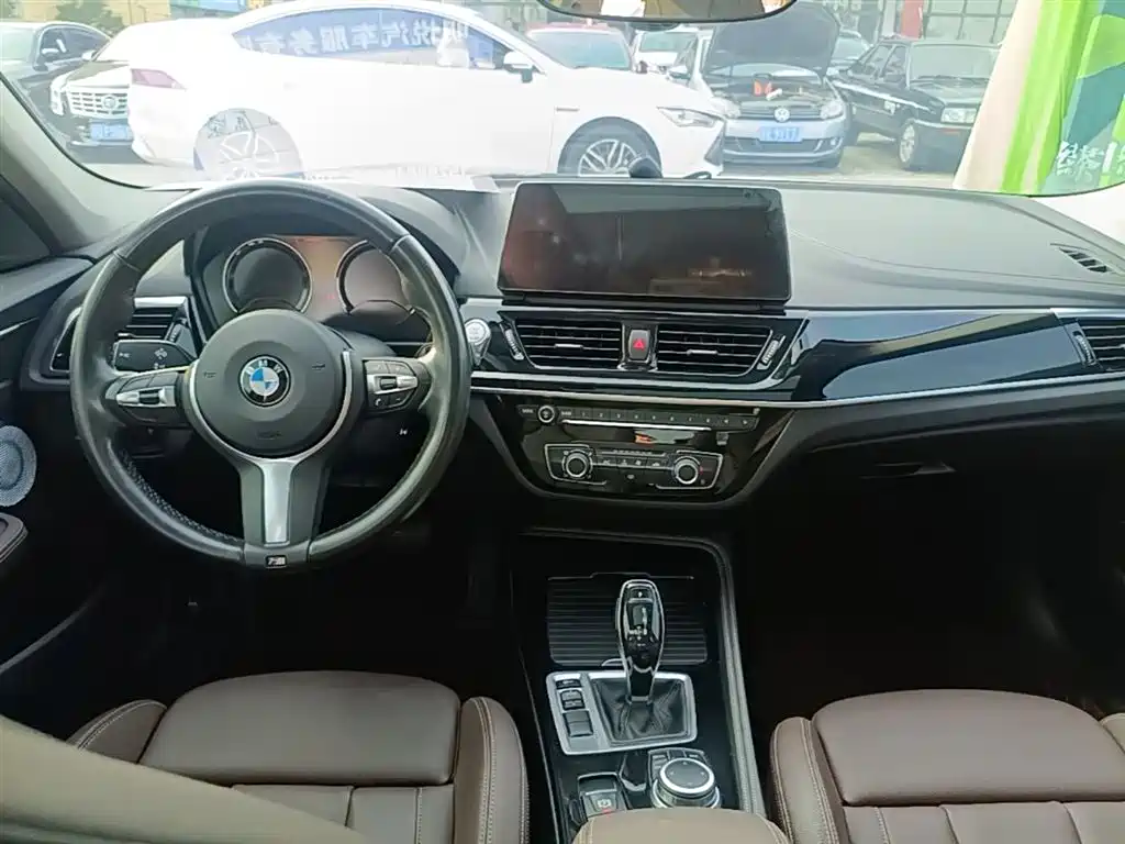 BMW 1 Series 2022 — фото 10