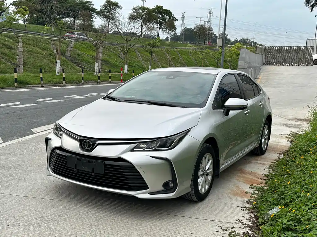 Toyota Corolla 2020 — фото 1