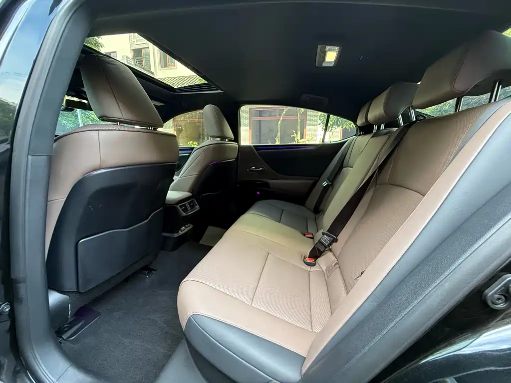 Lexus ES 2024