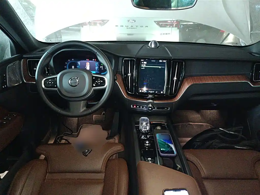 Volvo XC60 PHEV 2024 — фото 10