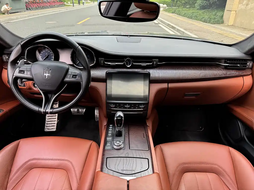 Maserati Quattroporte 2018 — фото 10