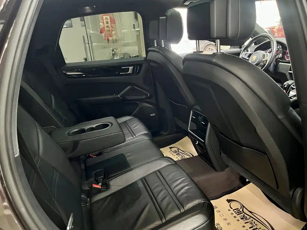 Porsche Cayenne 2018 — фото 17