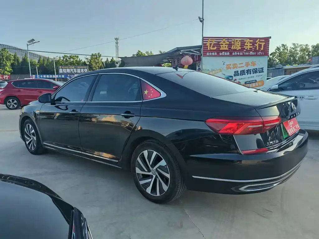 Volkswagen Passat Plug-In Hybrid 2019 — фото 6