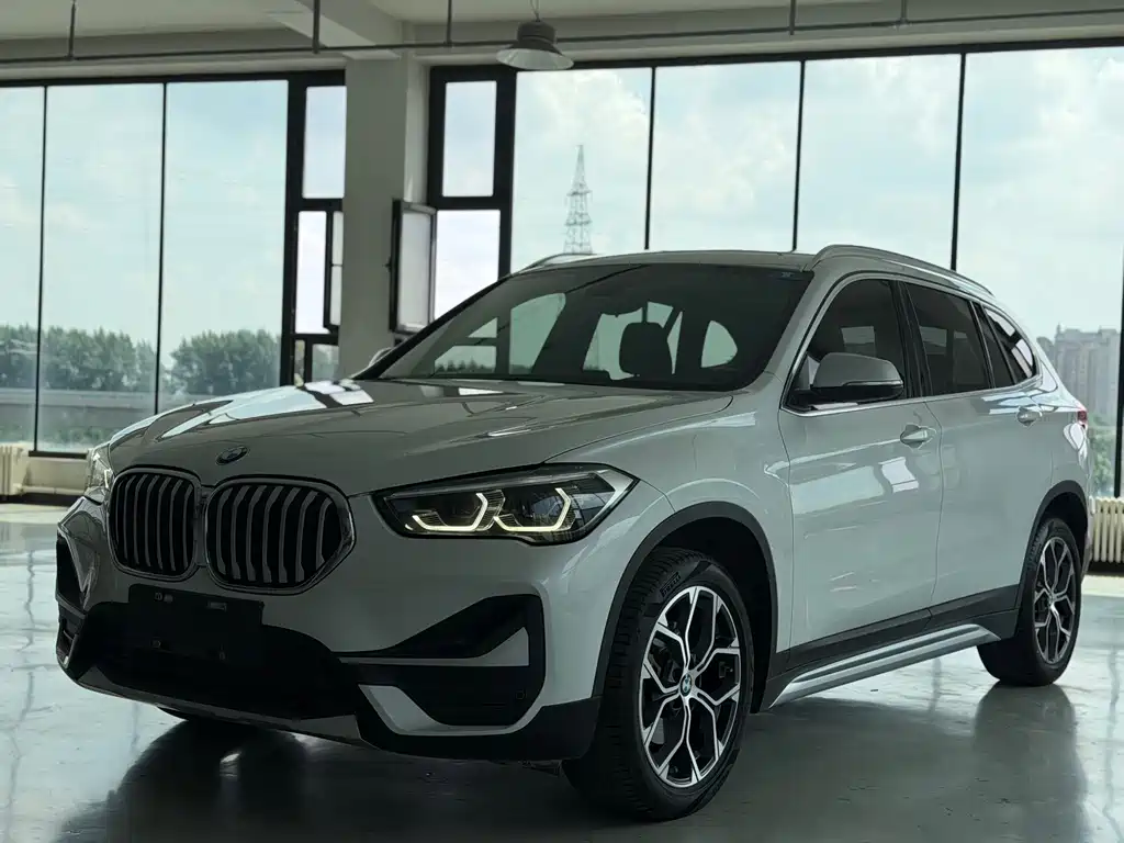 BMW X1 2022 — фото 1
