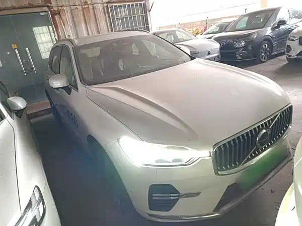 Volvo XC60 Plug-In Hybrid 2025