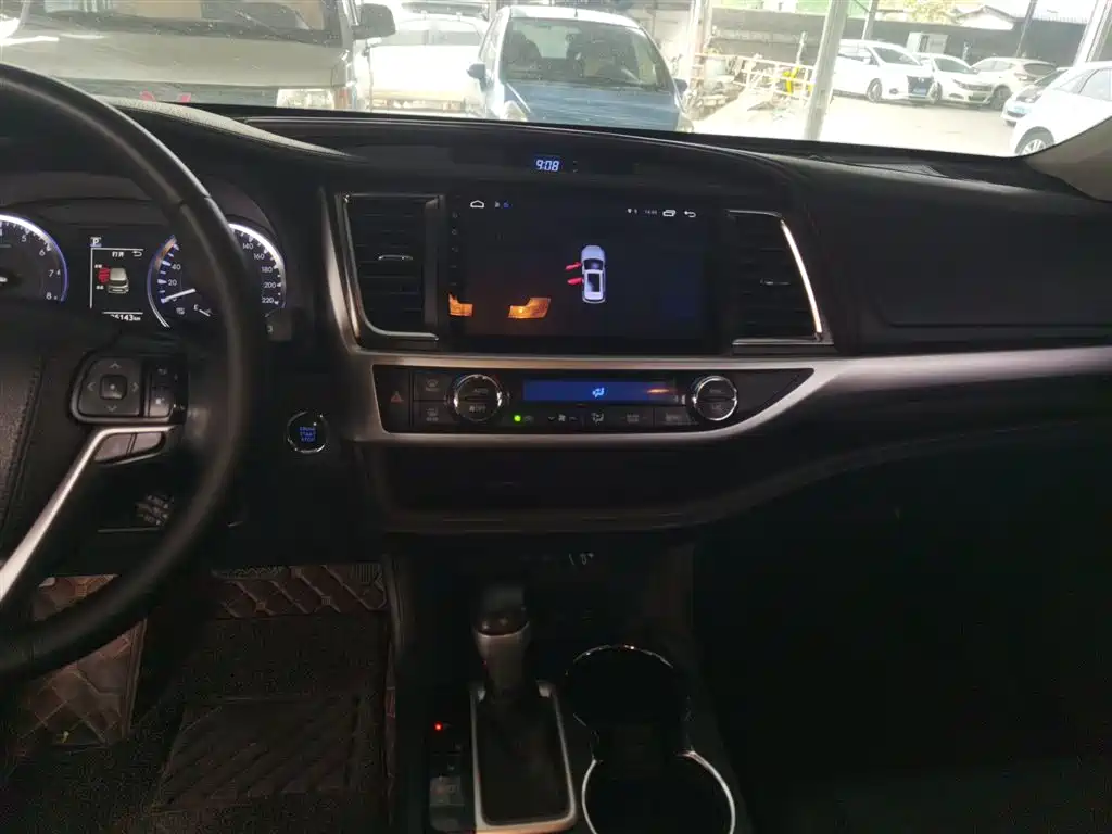 Toyota Highlander 2018 — фото 9