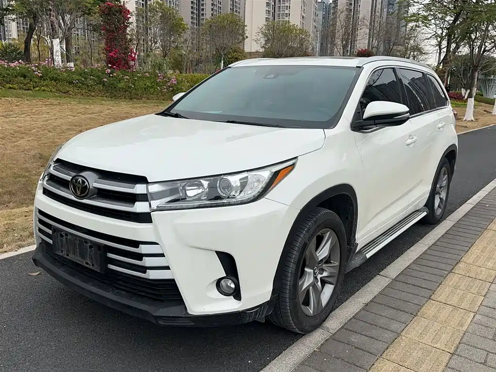 Toyota Highlander 2018 — фото 1