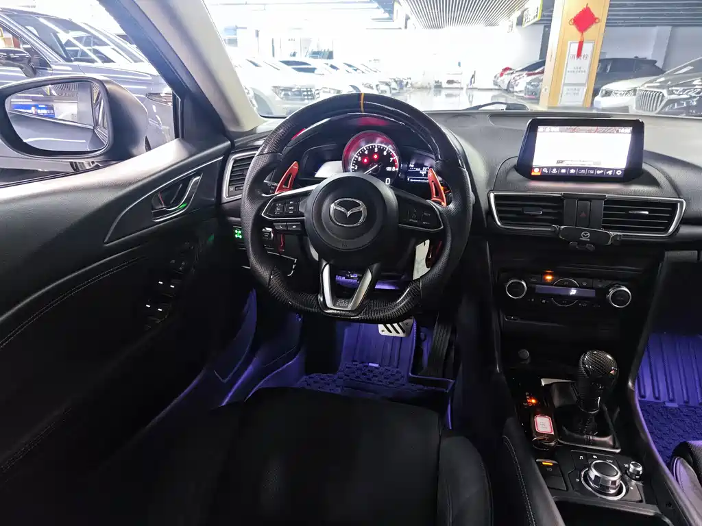 Mazda 3 Axela 2018 — фото 13