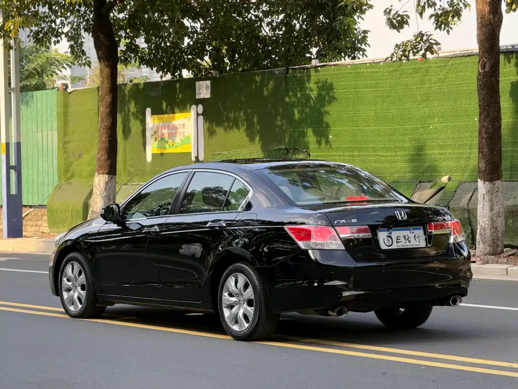 Honda Accord 2011 — фото 25