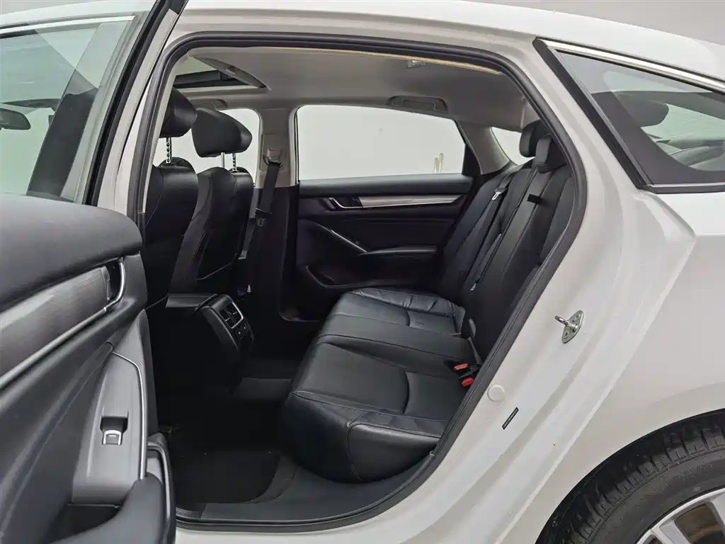 Honda Accord 2022 — фото 15