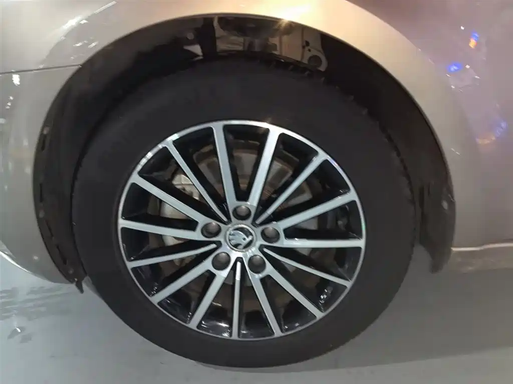 Skoda Octavia 2020 — фото 23