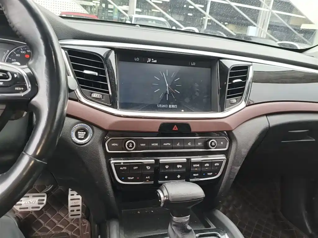 GAC Motor Trumpchi GS8 2017 — фото 13