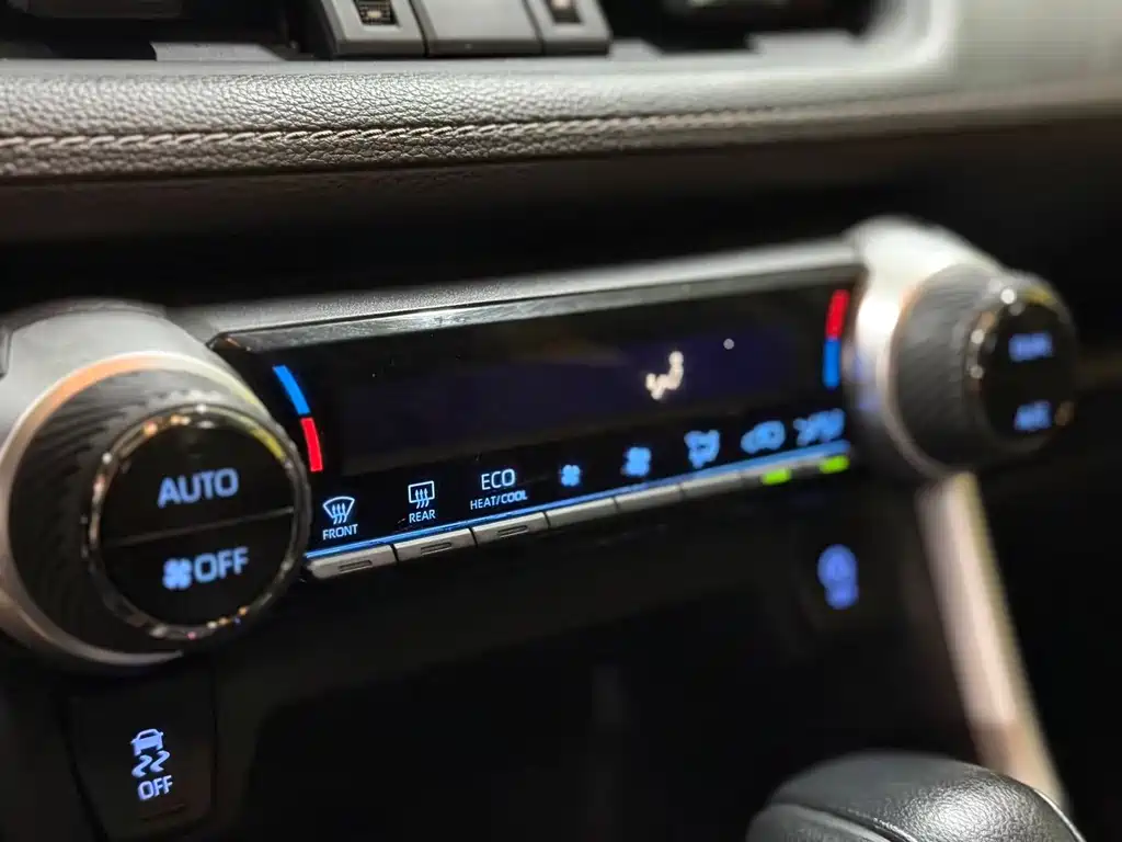 Toyota RAV4 2019 — фото 15