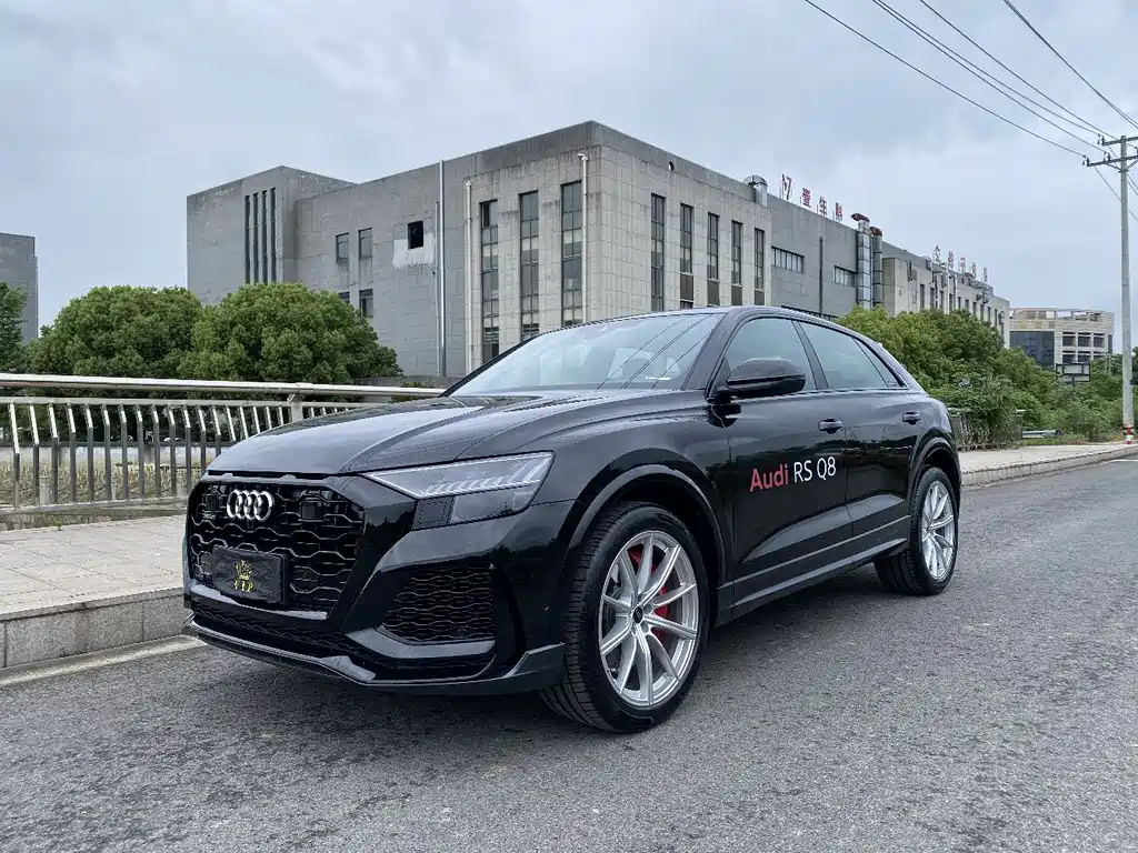 Audi RS Q8 2025