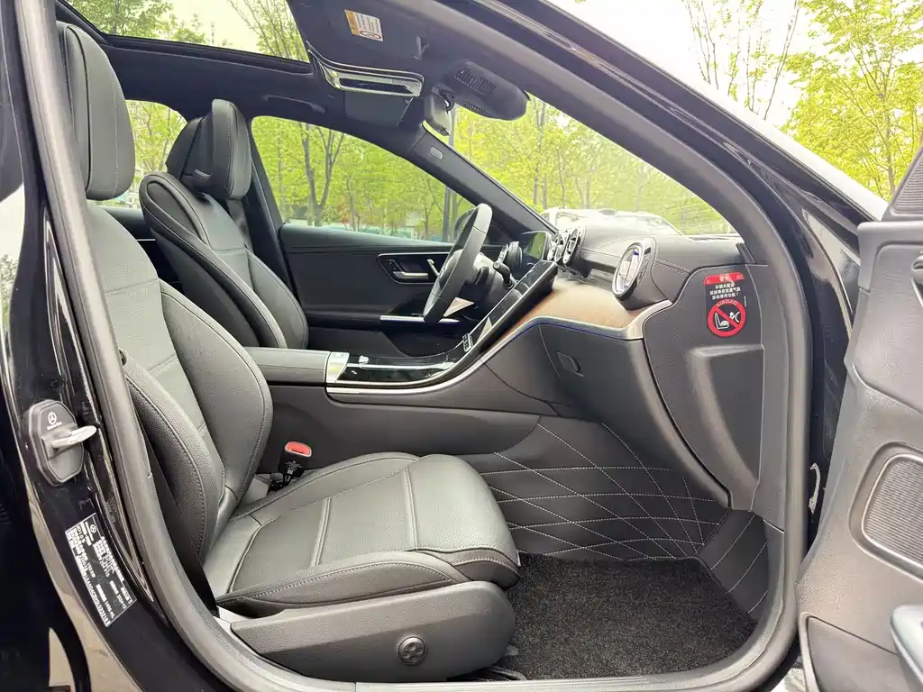 Mercedes-Benz C-Class 2025 — фото 27