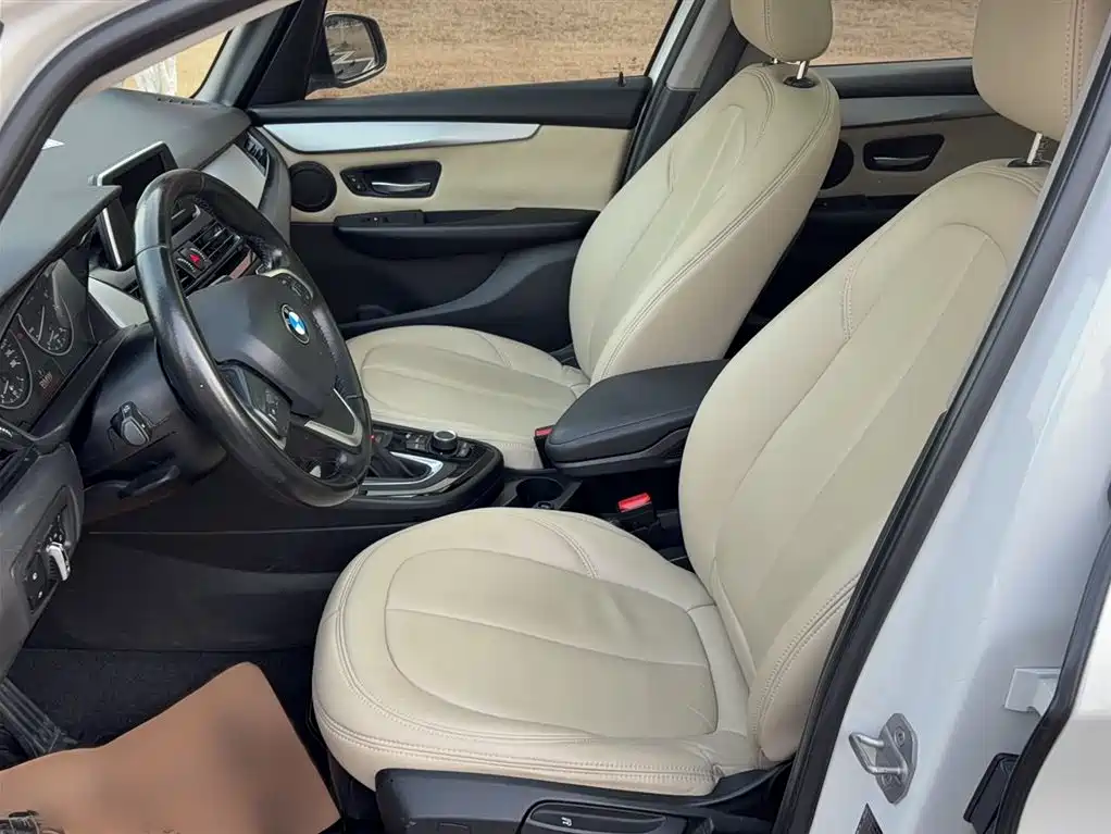BMW 2 Series Active Tourer 2017 — фото 7