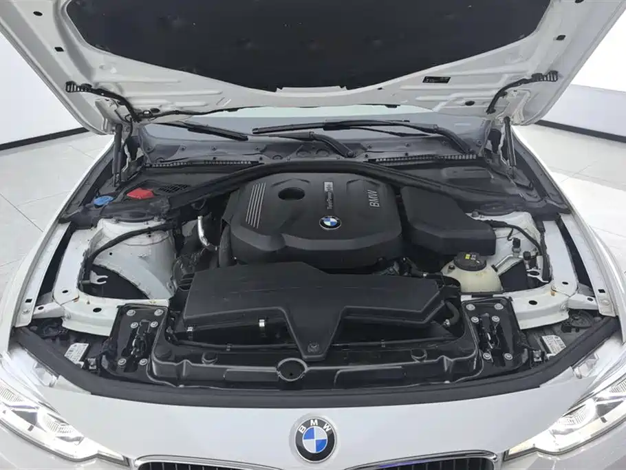 BMW 3 Series 2017 — фото 10