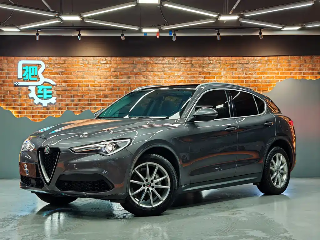 Alfa Romeo Stelvio 2018 — фото 1