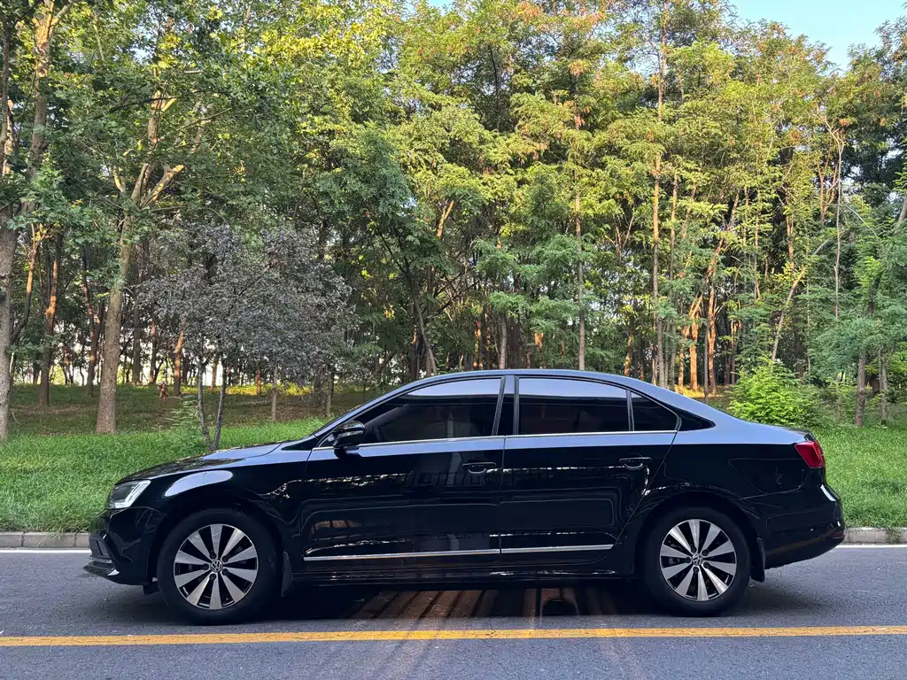 Volkswagen Sagitar 2018