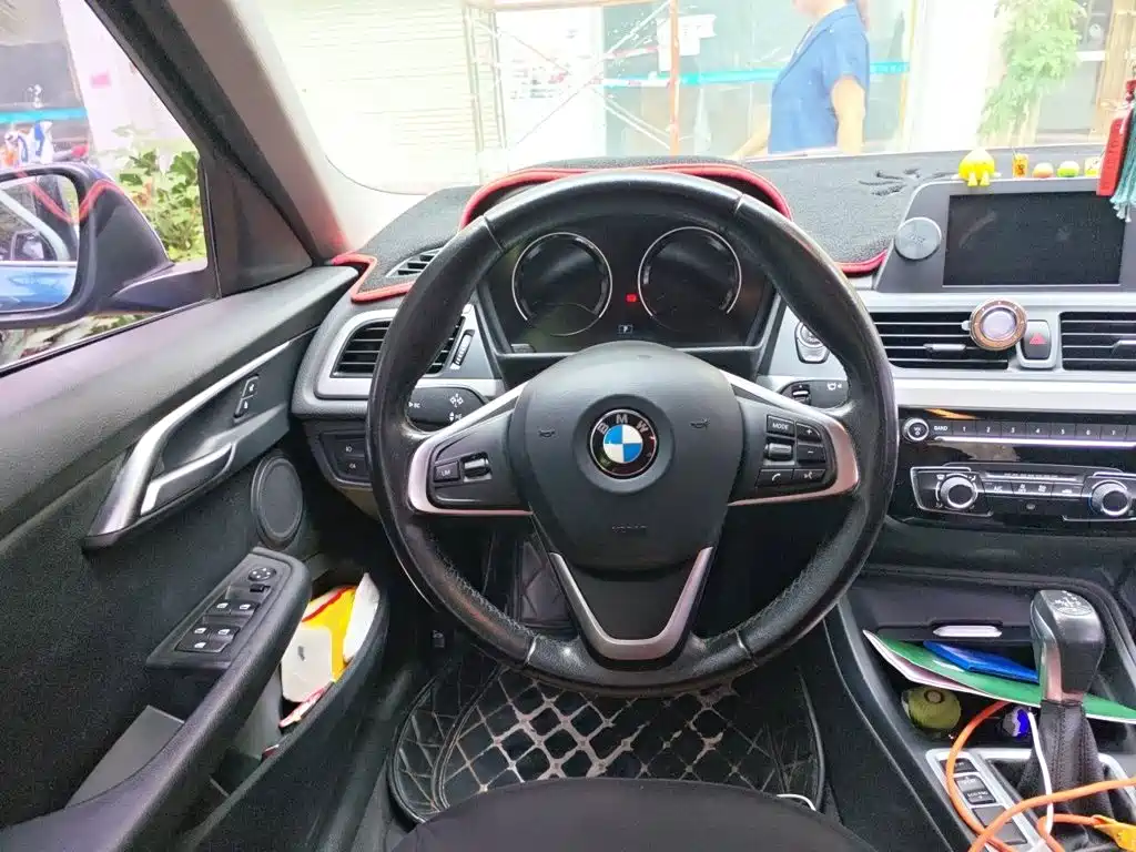 BMW 1 Series 2018 — фото 11