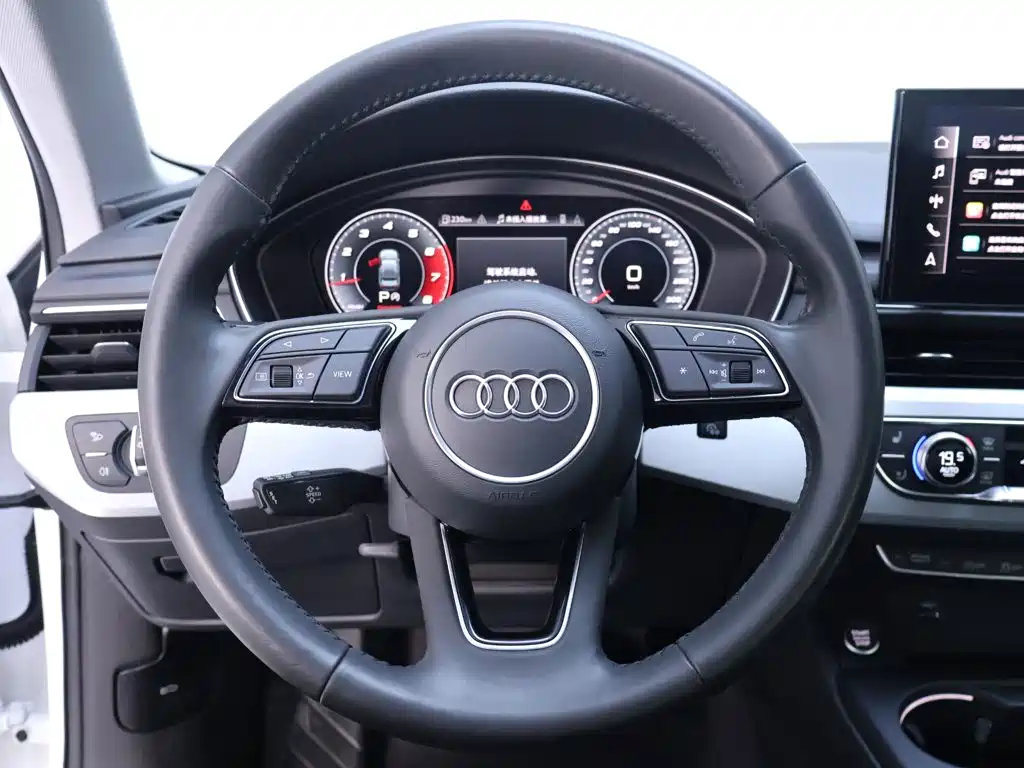 Audi A4L 2022 — фото 16