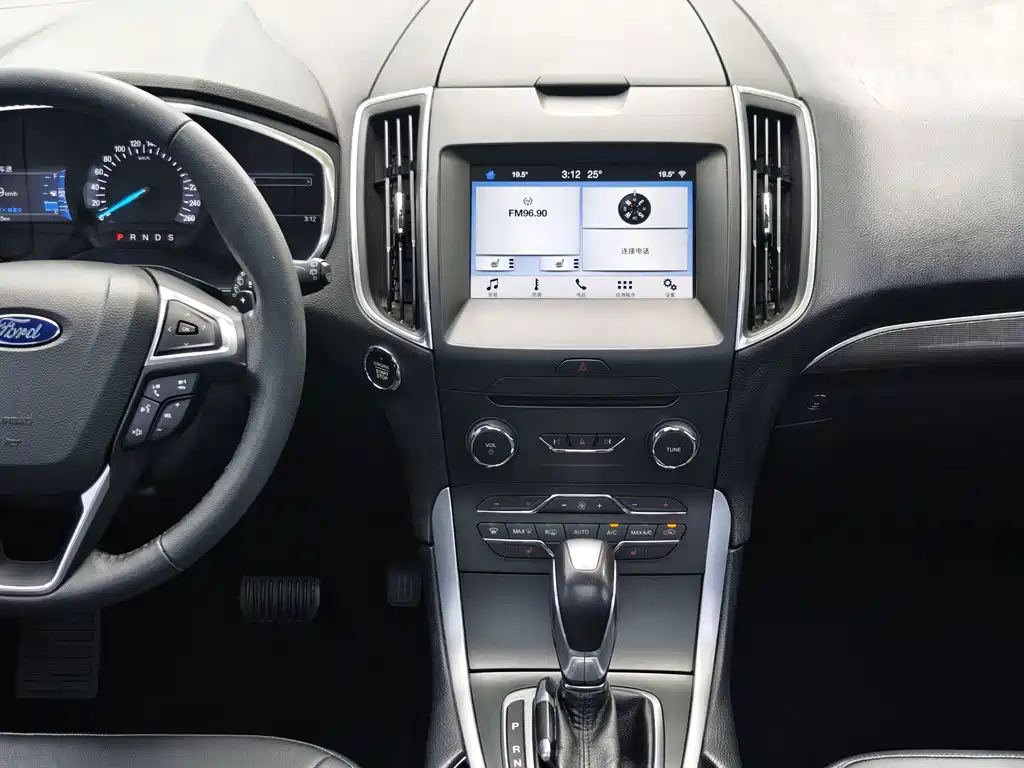 Ford Edge 2017 — фото 17