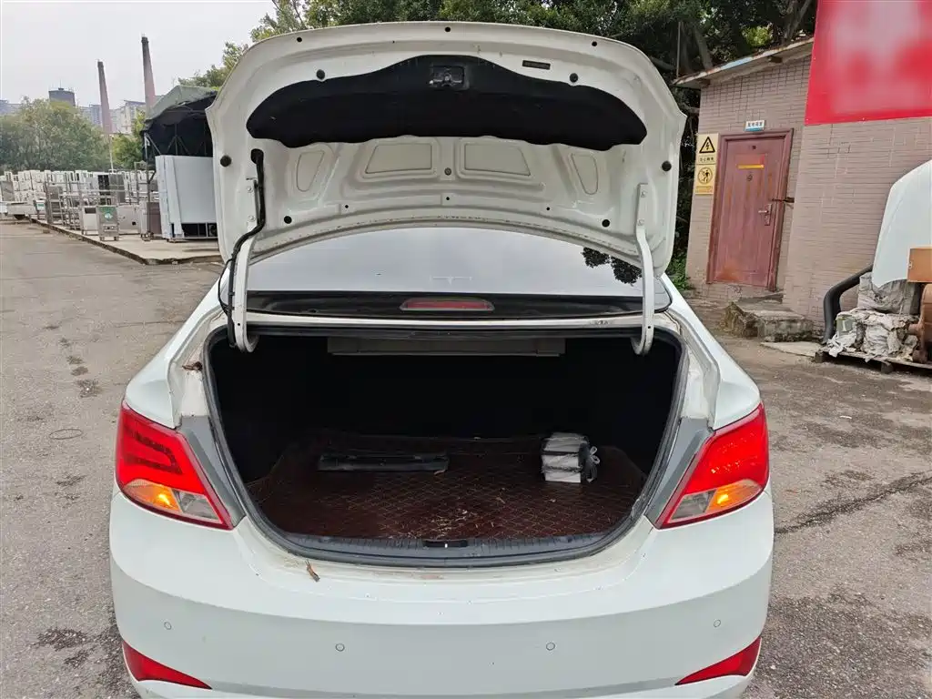 Hyundai Verna 2016 — фото 19