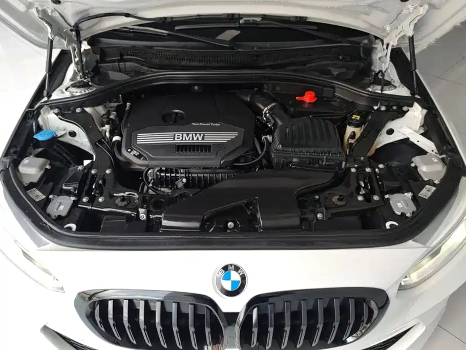 BMW 1 Series 2021 — фото 10