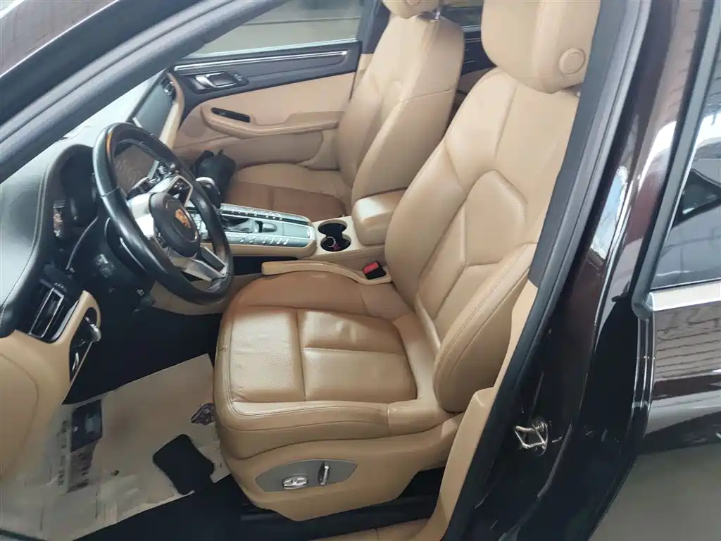 Porsche Macan 2020 — фото 15
