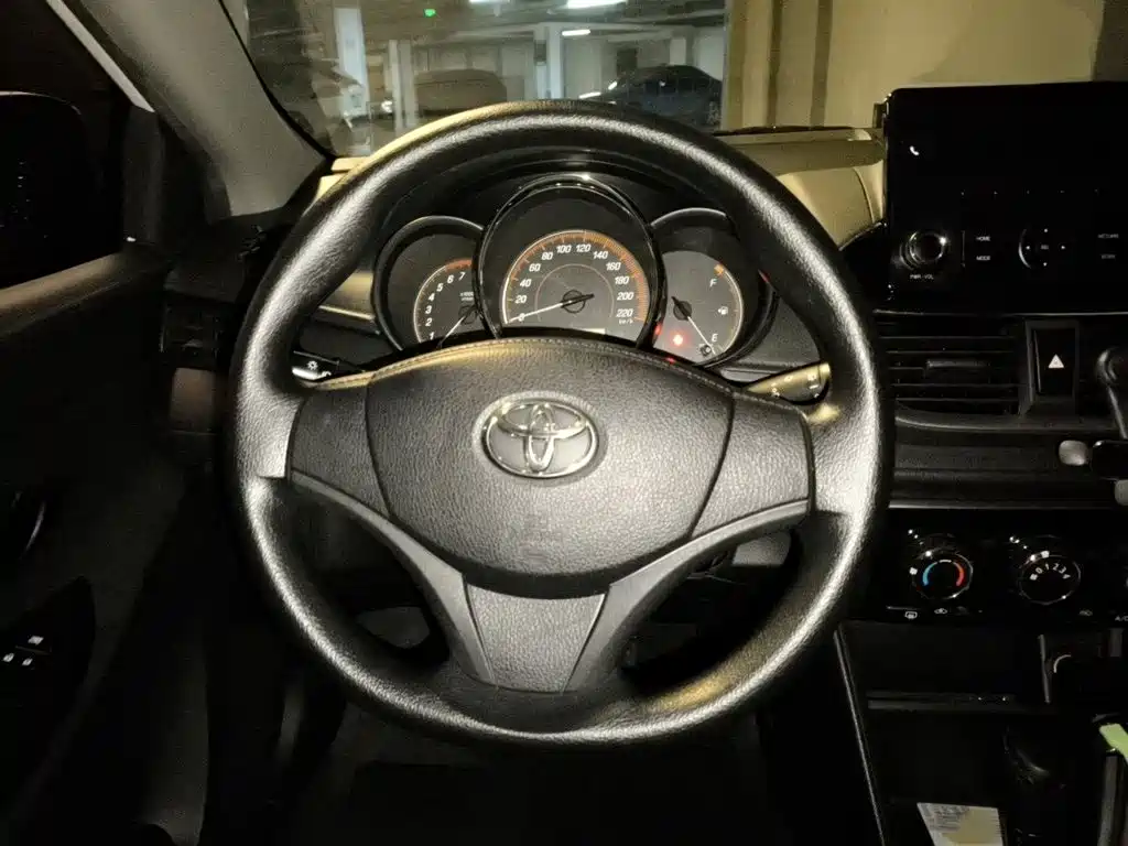 Toyota Yaris L 2020 — фото 3