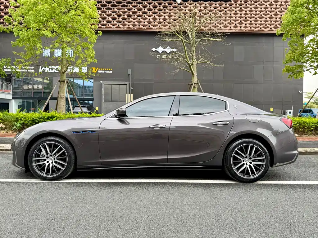 Maserati Ghibli 2021 — фото 8